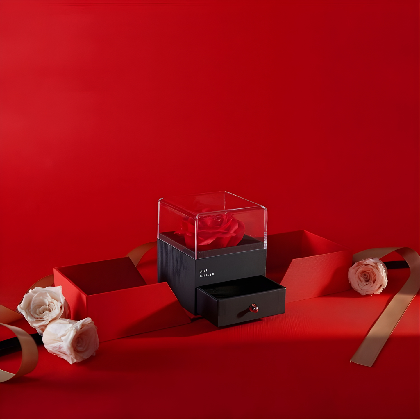 Komplet biżuterii w pudełku prezentowym – mydlana róża, złoty naszyjnik, złota bransoletka