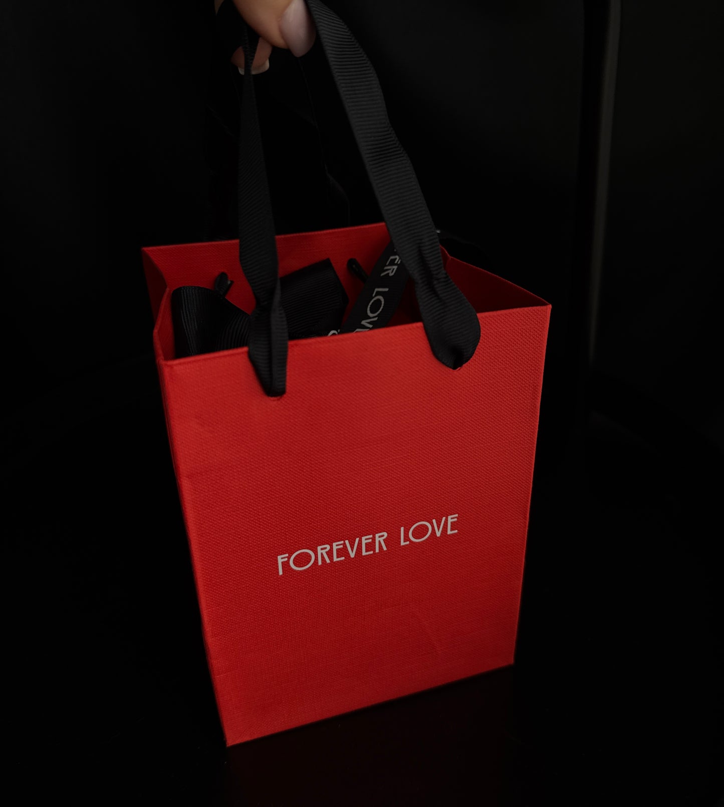 Komplet biżuterii w pudełku prezentowym – mydlana róża, złoty naszyjnik, złota bransoletka