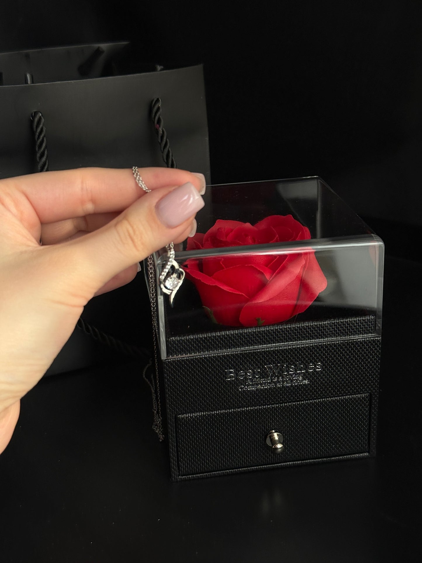 Komplet biżuterii w pudełku prezentowym – mydlana róża, srebrny naszyjnik, srebrna bransoletka + GRATIS