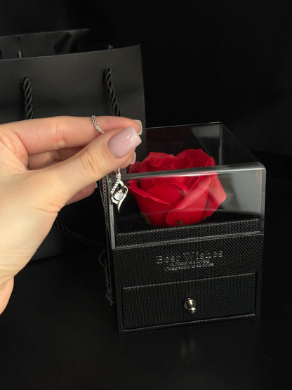 Komplet biżuterii w pudełku prezentowym – mydlana róża, srebrny naszyjnik, srebrna bransoletka + GRATIS